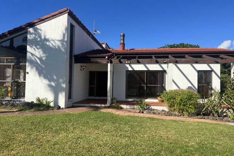 Photo of property in 96 Becroft Drive, Forrest Hill, Auckland, 0620