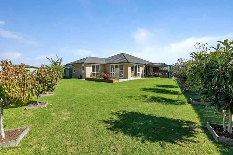 Photo of property in 6 Kamahi Place, One Tree Point, 0118