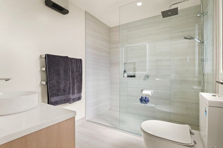 Photo of property in 16a Kellas Street, Macandrew Bay, Dunedin, 9014