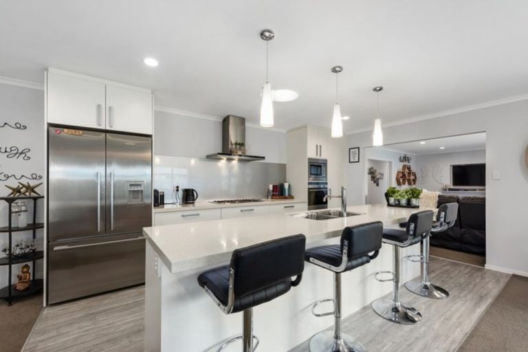 Photo of property in 10a Sunstone Crescent, Brown Owl, Upper Hutt, 5018