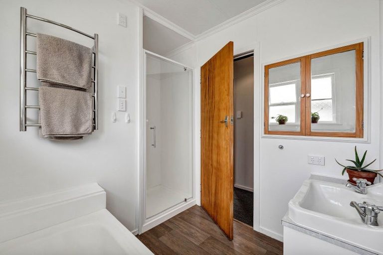 Photo of property in 100 Stanners Street, Eltham, 4322