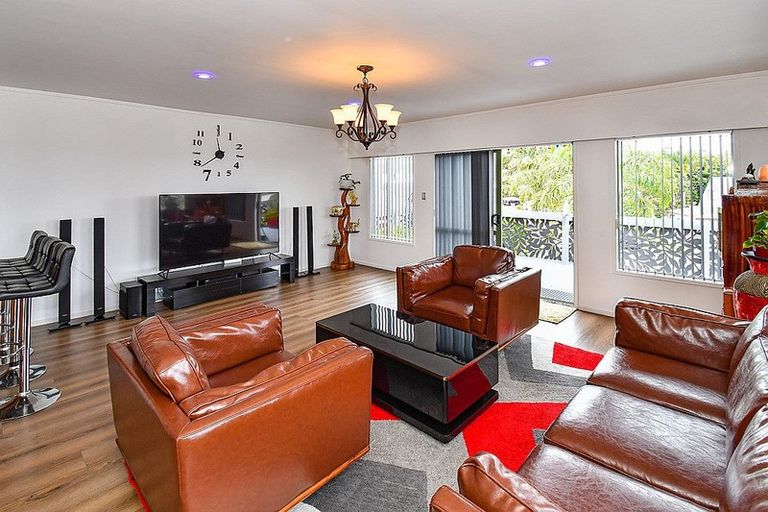 Photo of property in 14 Lowburn Place, Clover Park, Auckland, 2019