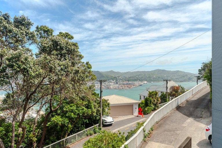 Photo of property in 43 Palliser Road, Roseneath, Wellington, 6011