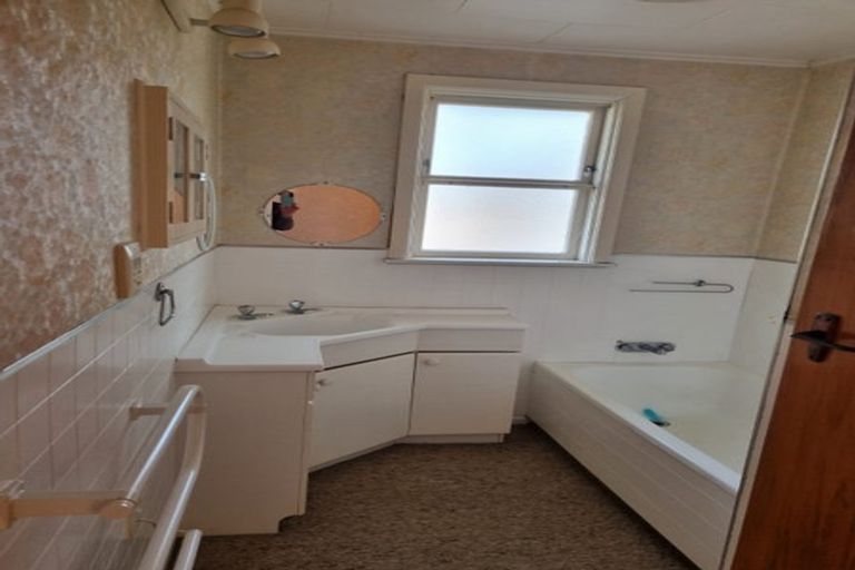 Photo of property in 166 Roslyn Road, Levin, 5510