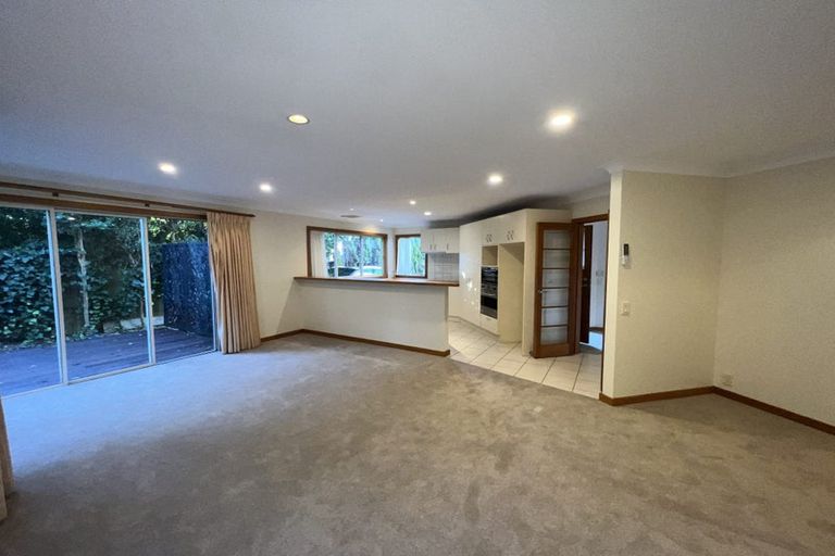 Photo of property in 2/25 Seacliffe Avenue, Belmont, Auckland, 0622