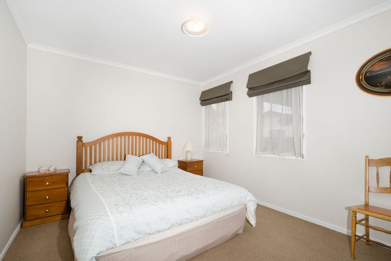 Photo of property in 2 Matuhi Rise, Henderson, Auckland, 0612