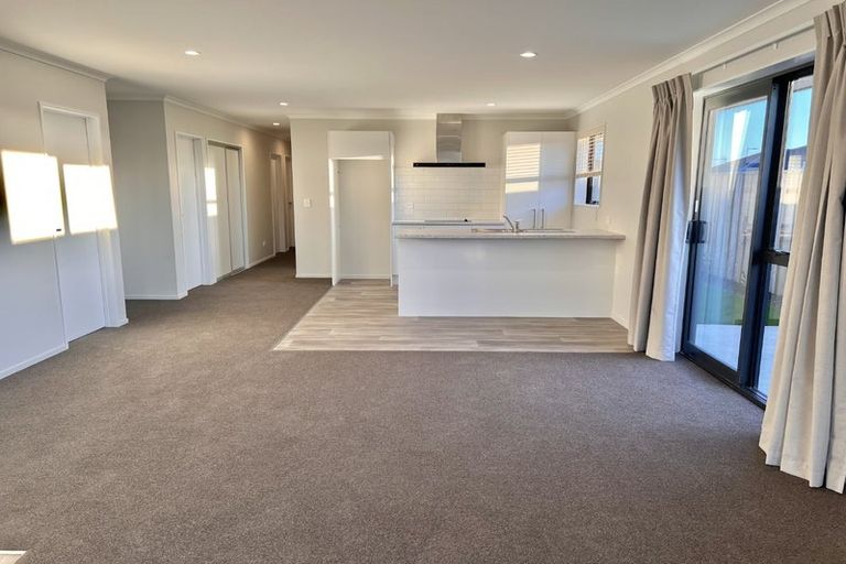 Photo of property in 76 Broadway Parade, Rolleston, 7615