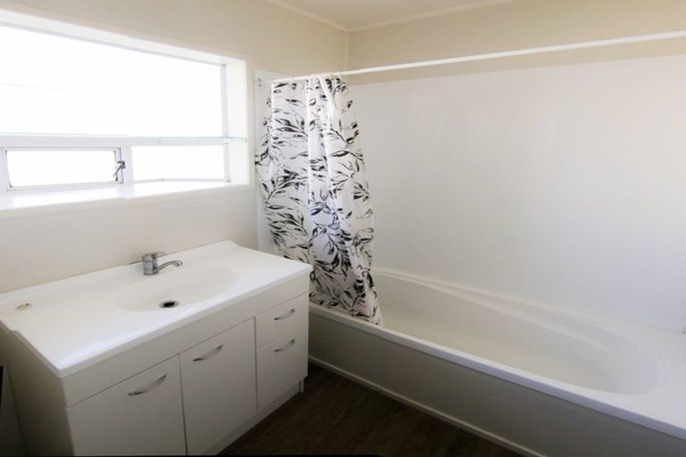 Photo of property in 2/52 Cherry Road, Bucklands Beach, Auckland, 2014