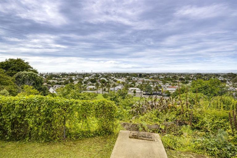 Photo of property in 4 Oliver Road, Hospital Hill, Napier, 4110