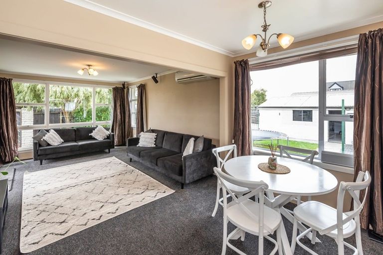 Photo of property in 220 Grimseys Road, Redwood, Christchurch, 8051