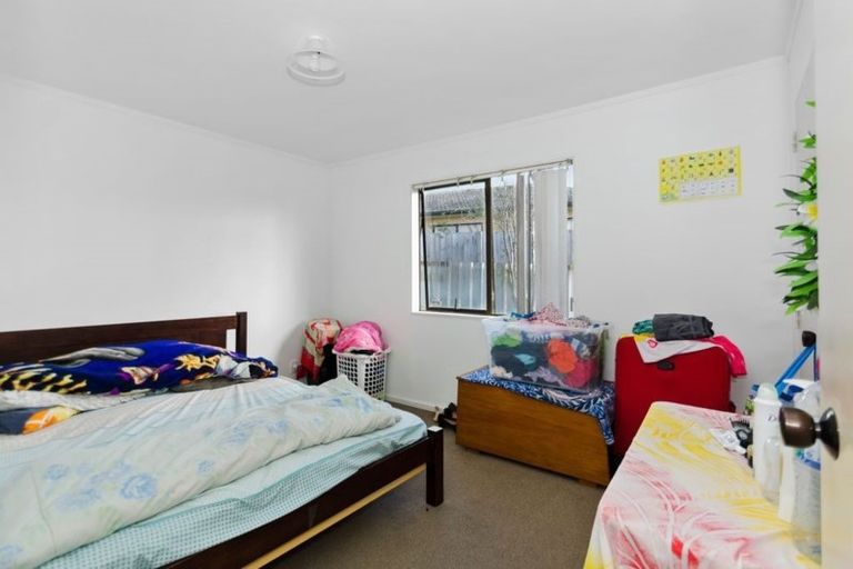 Photo of property in 2/7 Maplesden Drive, Clendon Park, Auckland, 2103