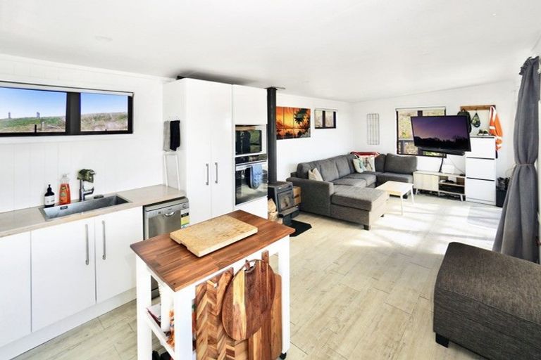 Photo of property in 32c Pokare Road, Pukehina, Te Puke, 3186