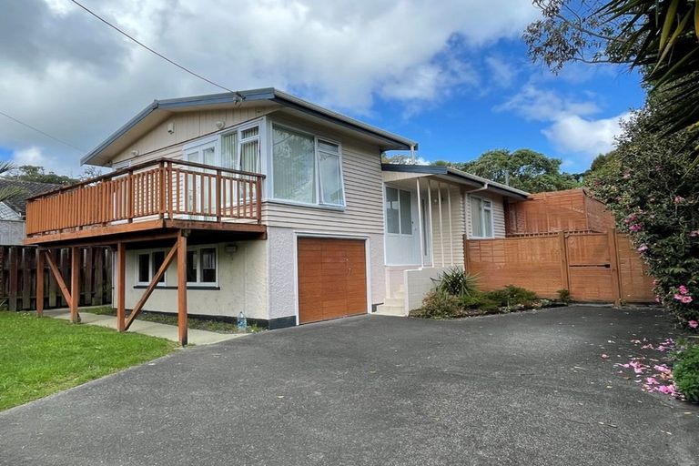 Photo of property in 90 Cliff View Drive, Green Bay, Auckland, 0604