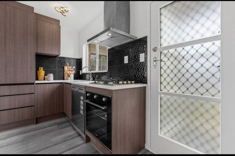 Photo of property in 3/2 Mickle Street, Te Atatu South, Auckland, 0610