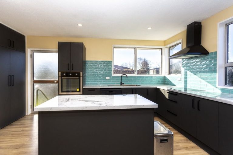 Photo of property in 1/6a Chipping Lane, Redwood, Christchurch, 8051