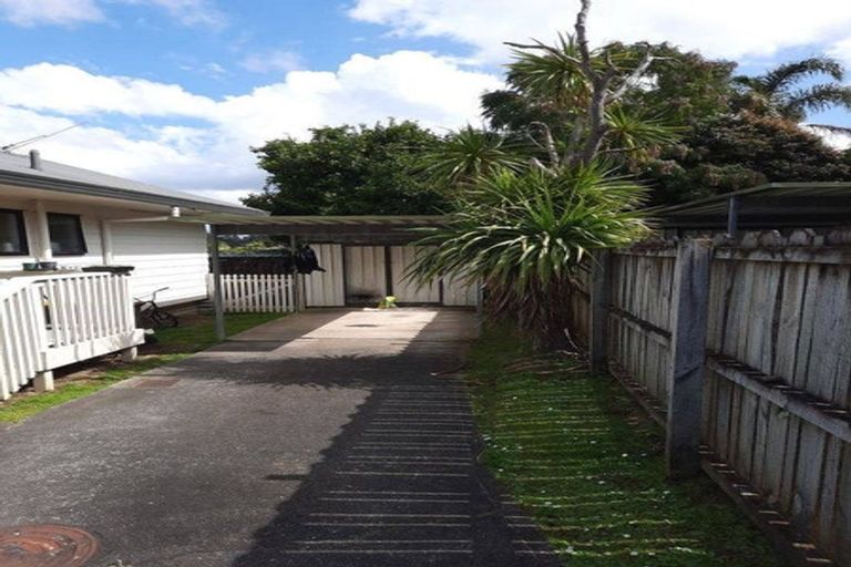 Photo of property in 2/13 Coubray Place, Botany Downs, Auckland, 2010