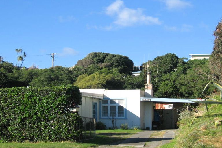 Photo of property in 44 Ngaio Street, Otaki Beach, Otaki, 5512