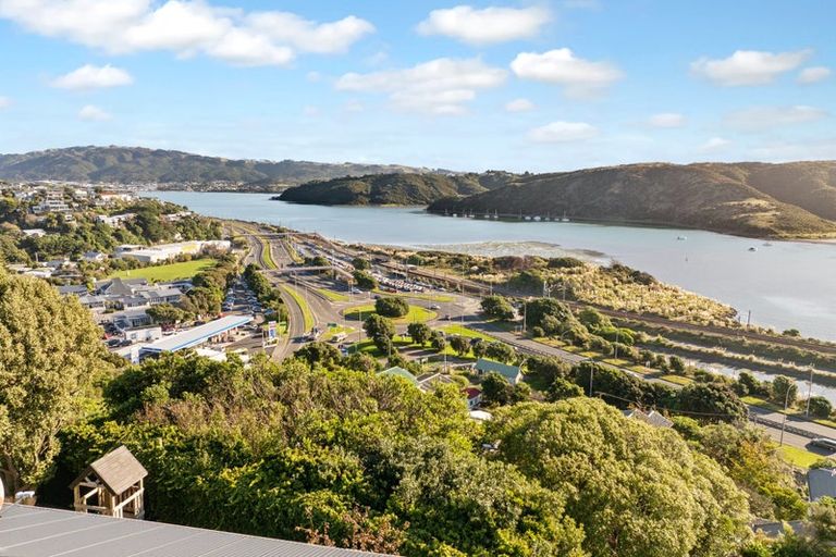 Photo of property in 47 Kiriwai Road, Paremata, Porirua, 5024
