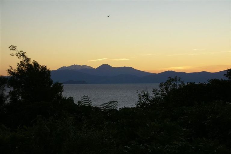 Photo of property in 2 Whakamoenga Point, Acacia Bay, Taupo, 3385