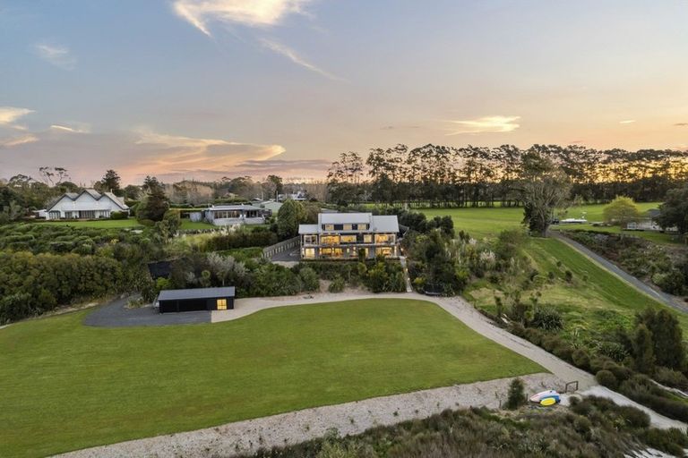 Photo of property in 369 Clifton Road, Whitford, Howick, 2571