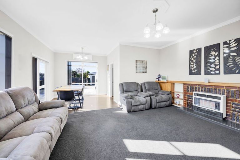 Photo of property in 114 Glover Road, Hawera, 4610