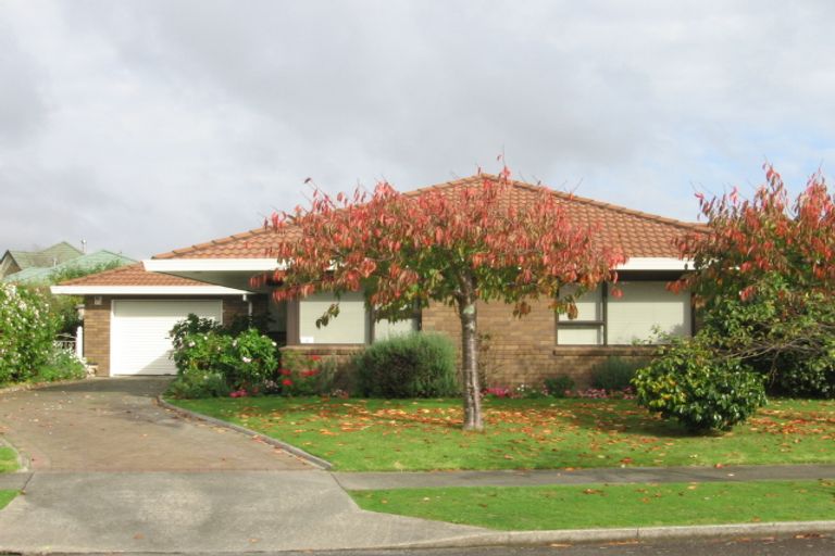 Photo of property in 24 Cranbrook Grove, Waikanae, 5036
