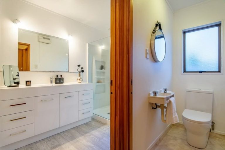 Photo of property in 2/17 Oliver Street, Point Chevalier, Auckland, 1022