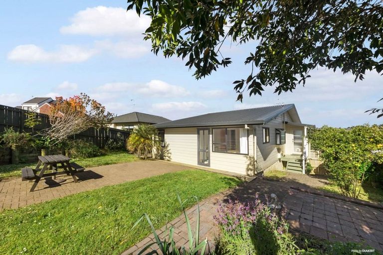 Photo of property in 5 Lagoon Way, West Harbour, Auckland, 0618