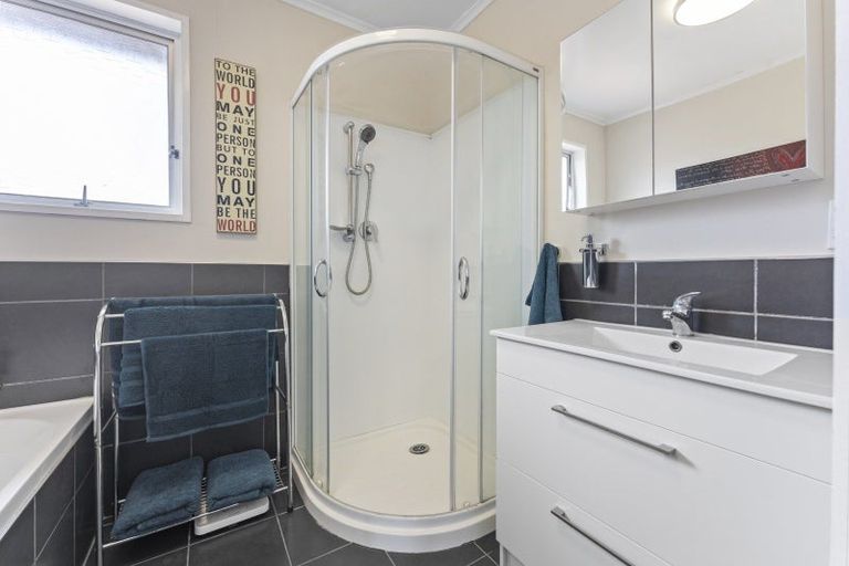 Photo of property in 12 Pembroke Street, Highbury, Palmerston North, 4412