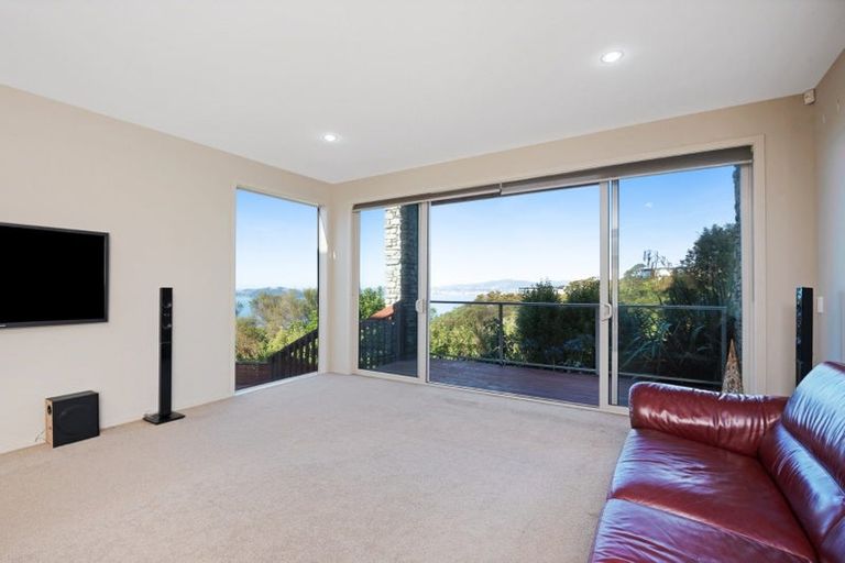 Photo of property in 52 Tamworth Crescent, Newlands, Wellington, 6037