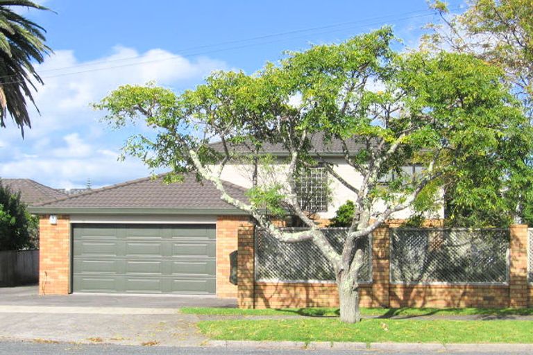 Photo of property in 18b Eastern Beach Road, Eastern Beach, Auckland, 2012