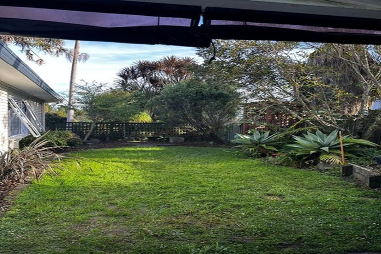 Photo of property in 8 Bass Street, West Harbour, Auckland, 0618