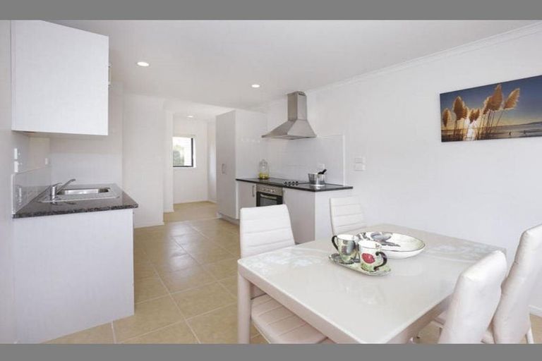 Photo of property in 11/2 Swan Hill Drive, Glen Eden, Auckland, 0602