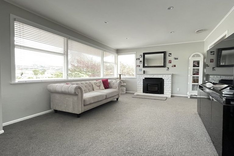 Photo of property in 11 Cara Crescent, Paparangi, Wellington, 6037