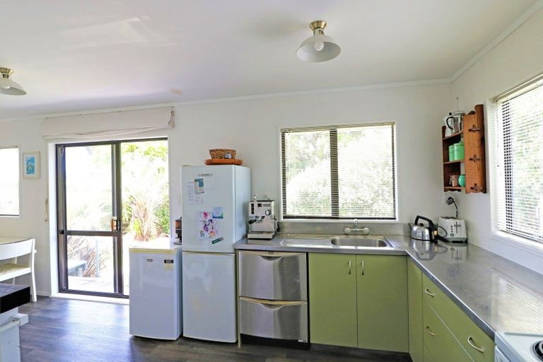 Photo of property in 10 Stingray Crescent, Whiritoa, Whangamata, 3691