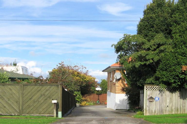 Photo of property in 2/12 Bradbury Road, Botany Downs, Auckland, 2010