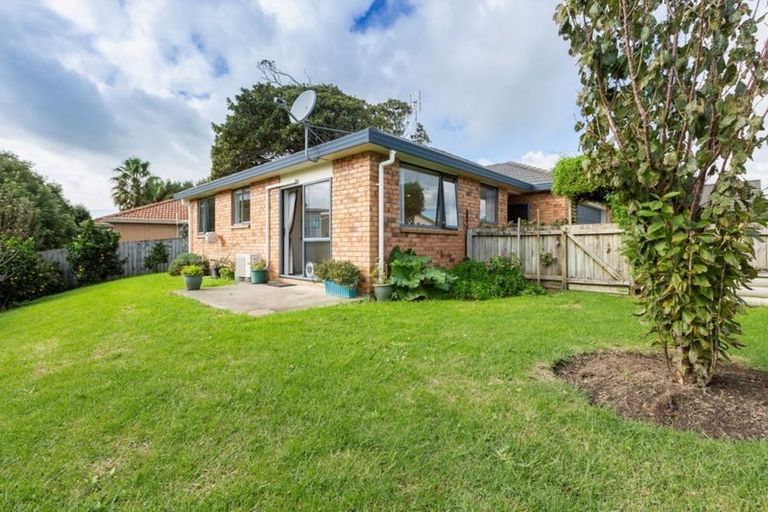 Photo of property in 12 Magnolia Drive, Waiuku, 2123