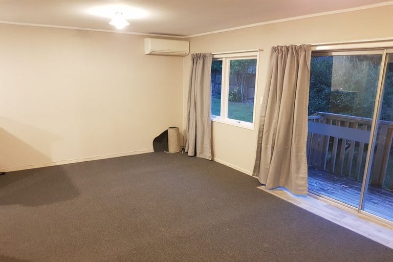 Photo of property in 2/31 Camelot Place, Glenfield, Auckland, 0629