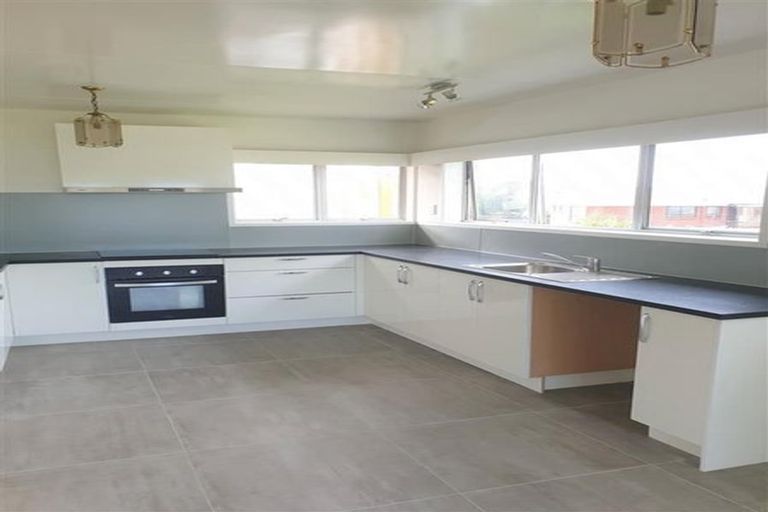 Photo of property in 86 Gossamer Drive, Pakuranga Heights, Auckland, 2010