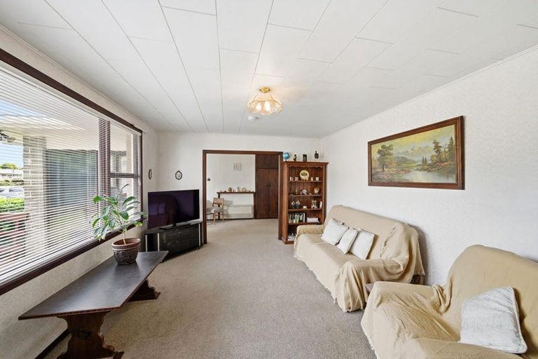 Photo of property in 17 Wolsey Place, Hillmorton, Christchurch, 8025