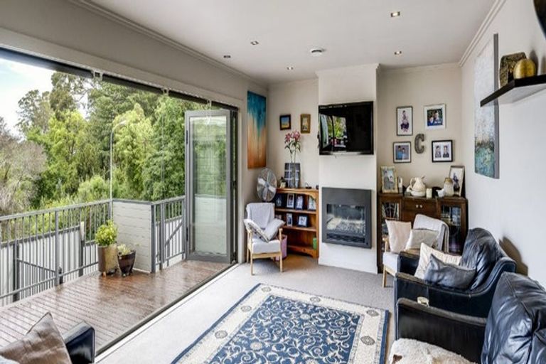 Photo of property in 49 Chaucer Road, Hospital Hill, Napier, 4110