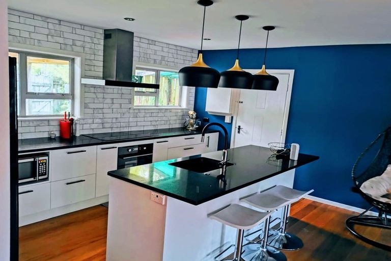 Photo of property in 17 Golf Road, New Lynn, Auckland, 0600