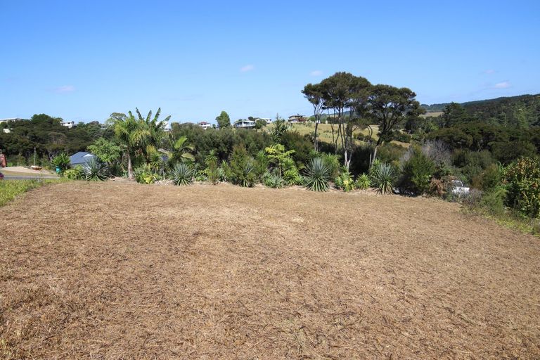 Photo of property in 14 Waterview Place, Haruru, 0204