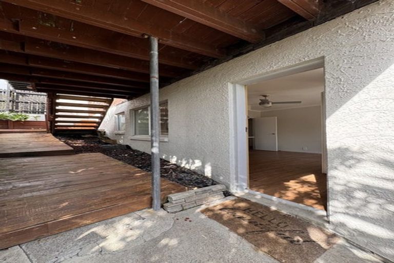 Photo of property in 1/51 Shanaway Rise, Hillcrest, Auckland, 0627