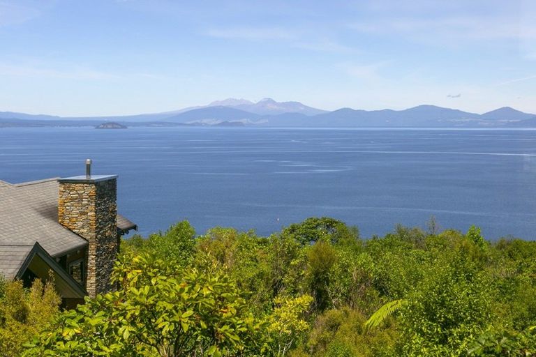 Photo of property in 40 Whakamoenga Point, Acacia Bay, Taupo, 3385
