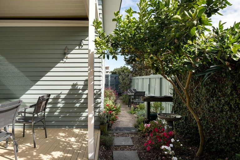 Photo of property in 10 Coprosma Close, Papamoa Beach, Papamoa, 3118