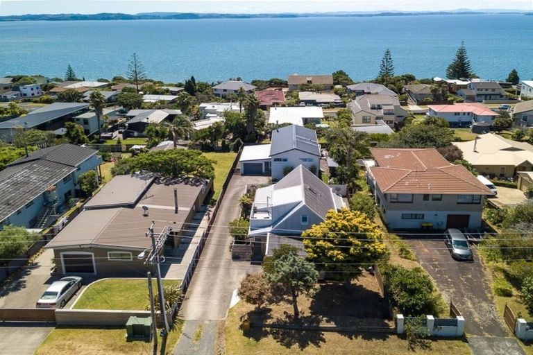 Photo of property in 1354 Whangaparaoa Road, Army Bay, Whangaparaoa, 0930
