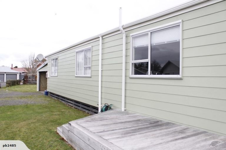 Photo of property in 7 Tawari Street, Inglewood, 4330