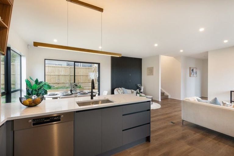 Photo of property in 39c Target Road, Totara Vale, Auckland, 0629