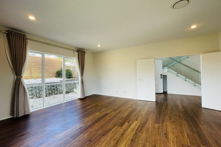 Photo of property in 4a Marina View Drive, West Harbour, Auckland, 0618